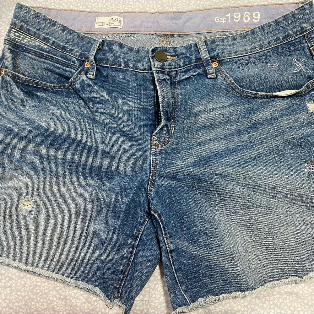 GAP Blue Jean Shorts Distressed Cut-Offs C351